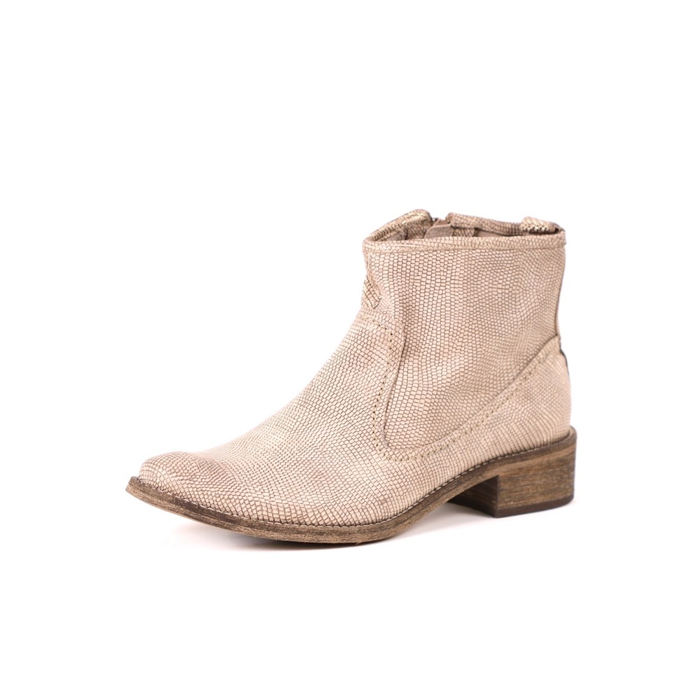 Women’s Designer Shoes